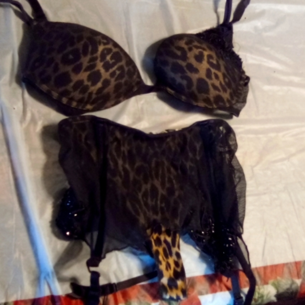 Victoria Secret Lingerie 36C size M leopard print.